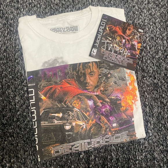 JuiceWrld Autograph CD album + shirt - Picture 1 of 7
